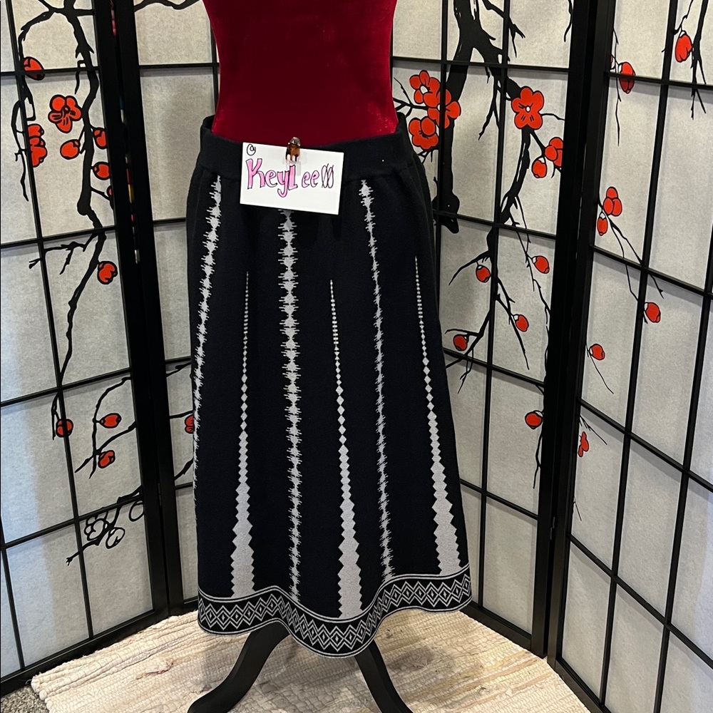 #255. 4/$32 Sweater skirt. 2x